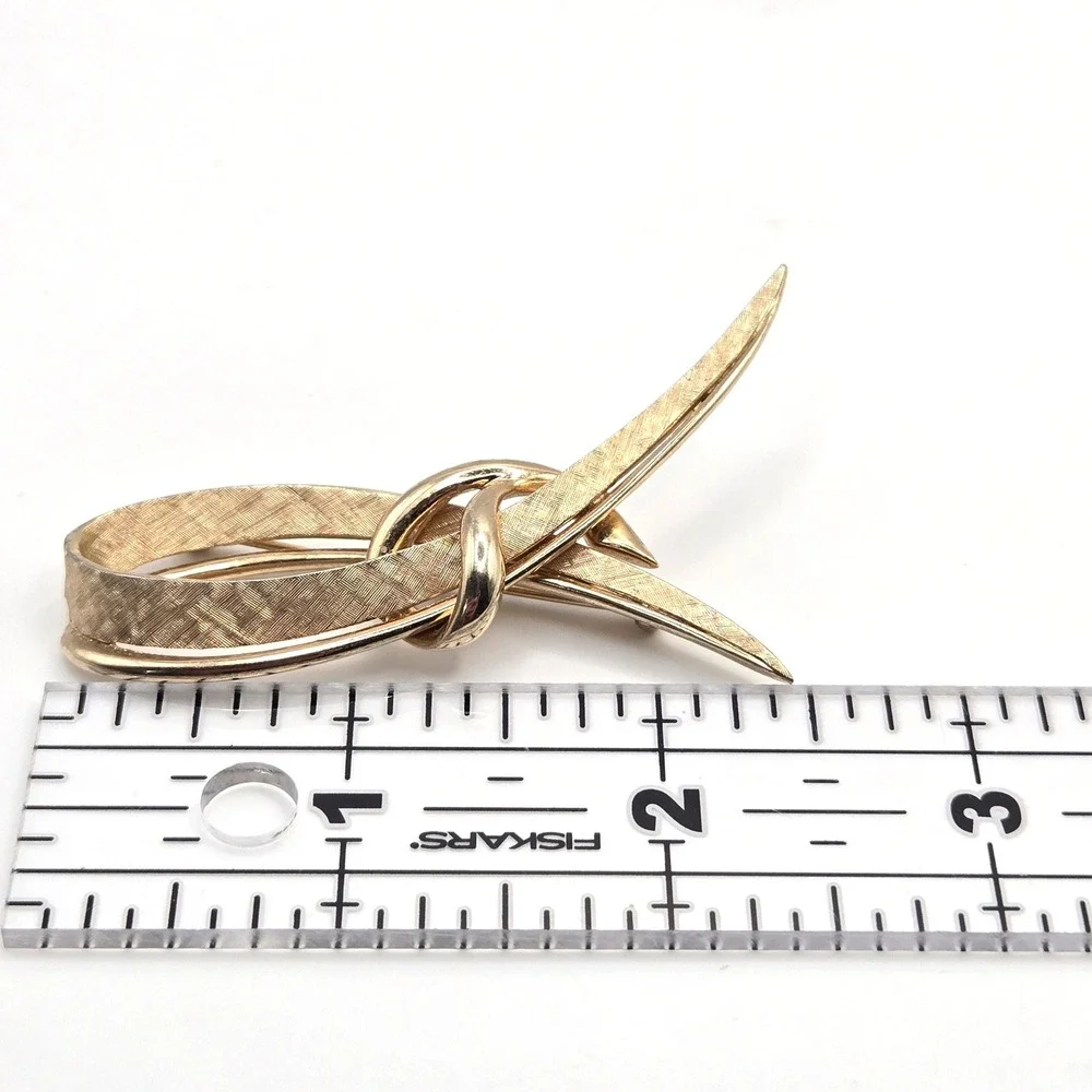 Marcel Boucher Signed Vintage Gold Tone Textured Ribbon Loop Knot Brooch‎ Pin